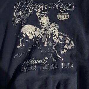 2/25$ 🍓⭐️ Ardene Navy Blue Graphic Crew Neck Sweater